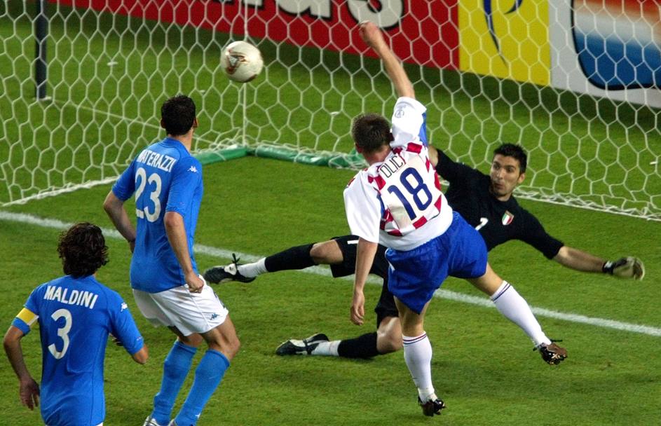 Mondiale 2002 in Giappone e Corea del Sud: l&#39;Italia vince 2-0 con l&#39;Ecuador all&#39;esordio e perde 2-1 con la Croazia: Vieri, Olic e Rapajc. Epa 